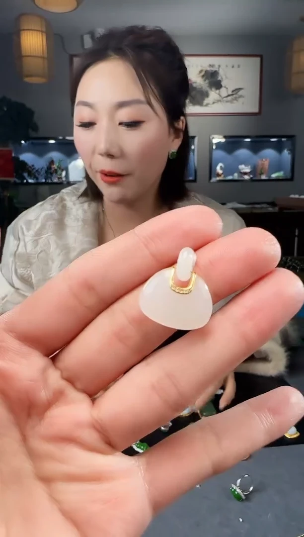 【闪购商品】和田玉吊坠(不含链)18K金镶嵌1