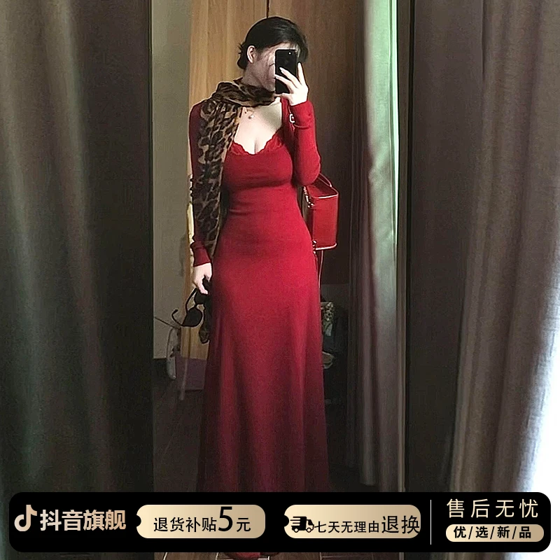 法式跨年新年红色方领长袖连衣裙女秋冬2025新款收腰显瘦包臀长裙