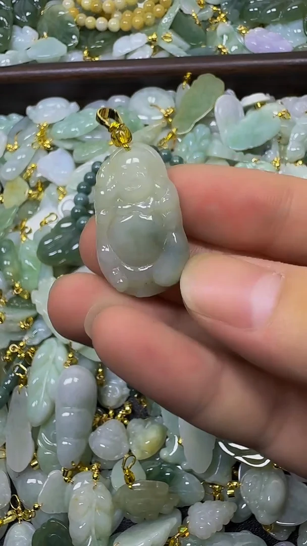 颈饰未镶嵌翡翠颈饰未嵌镶翡翠
