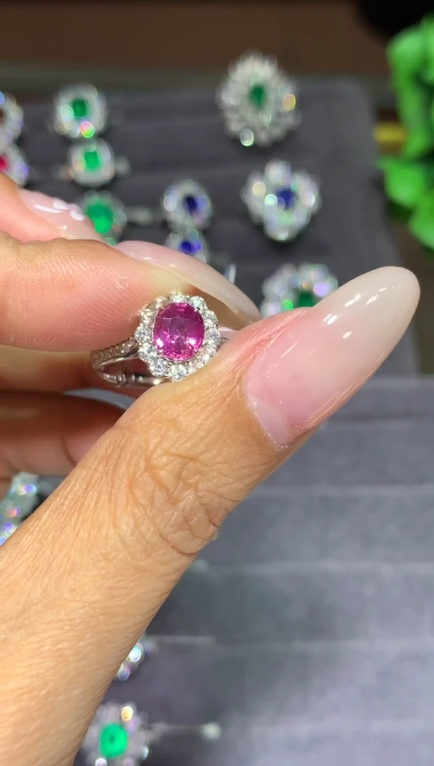 戒指彩色蓝宝石18K金镶嵌1.2ct