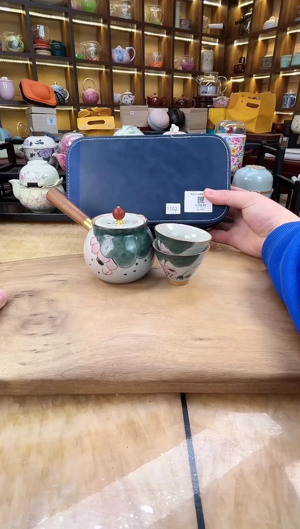 【闪购商品】哥窑荷叶侧把壶1壶2杯+皮包