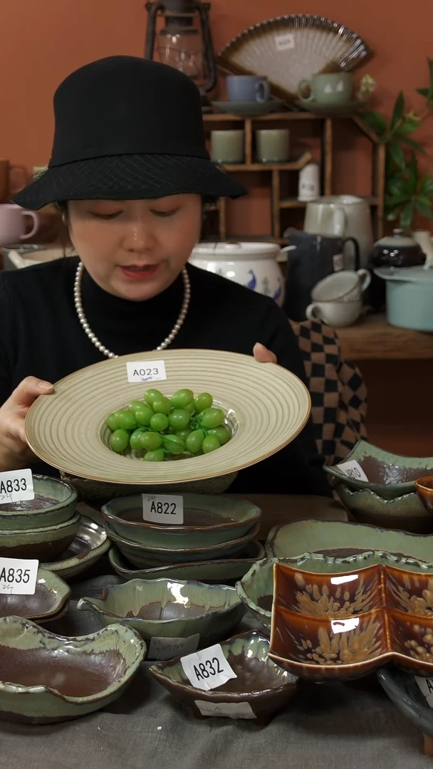 陶瓷A023陶瓷草帽碗一个微瑕28*6