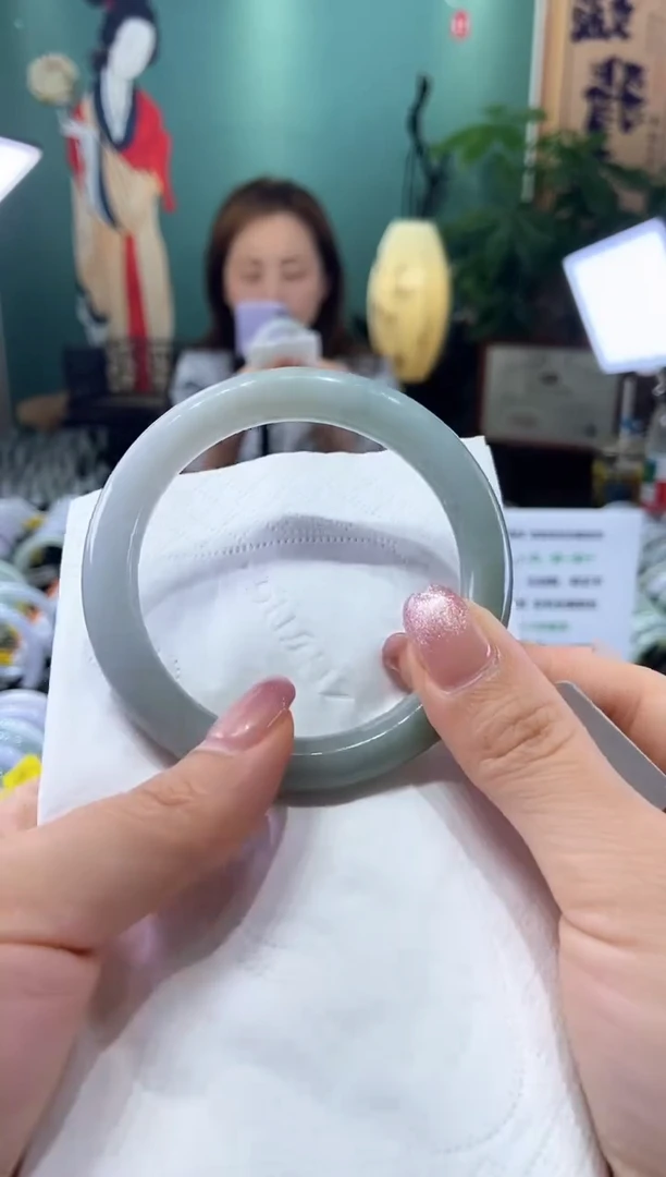 翡翠手镯未镶嵌57圈口t