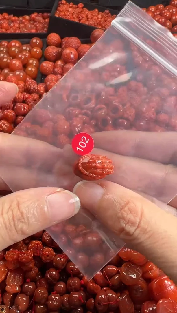 颈饰未镶嵌南红玛瑙1