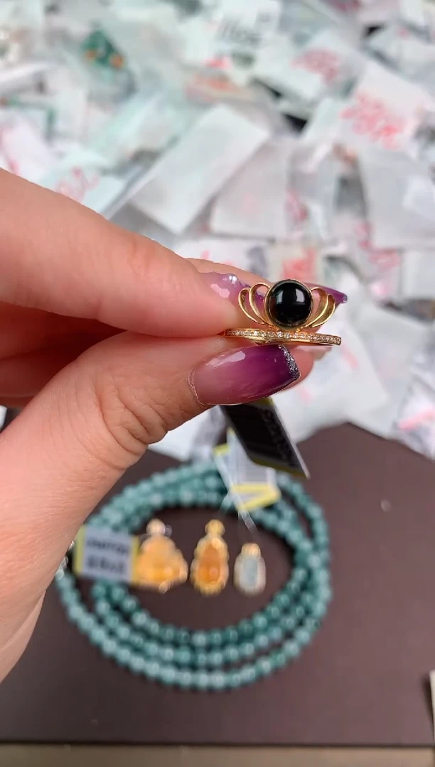 翡翠挂件18K金镶嵌一13圈