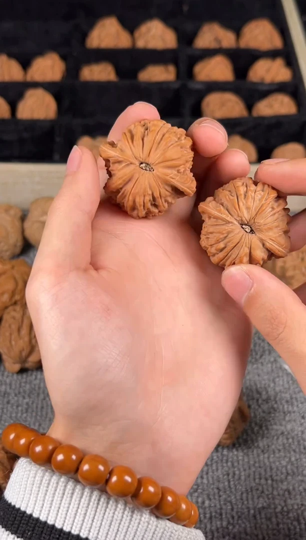 吊坠文玩核桃全品红皮山地磨盘38号