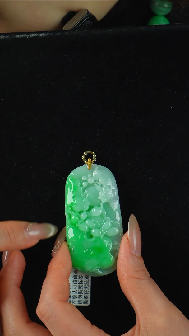 颈饰未镶嵌翡翠鱼戏莲花