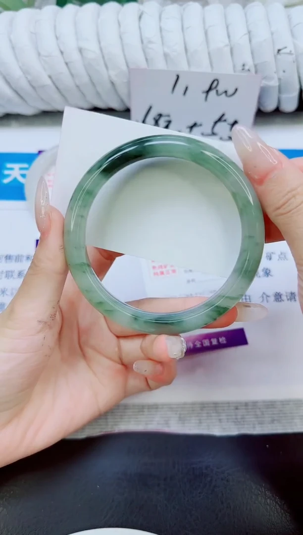 未镶嵌手镯石英质玉192/65