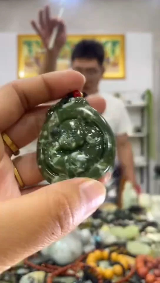 未镶嵌岫玉吊坠