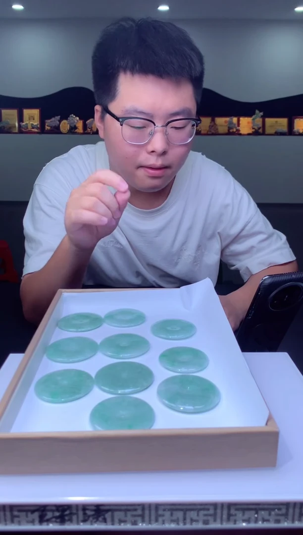 颈饰未镶嵌翡翠挂件发货（多样性发其一）