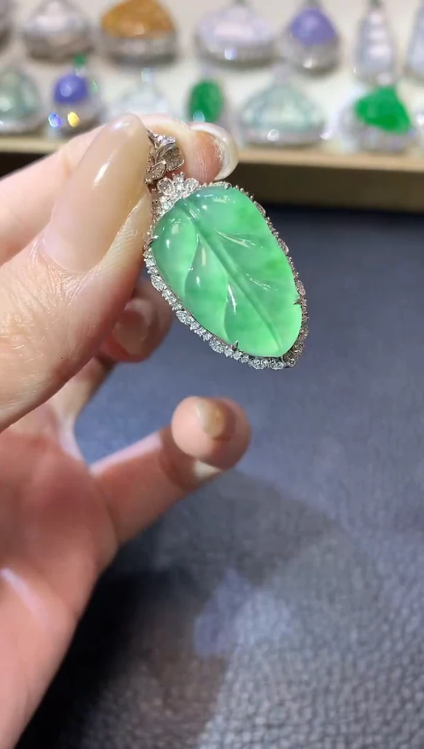 翡翠18K金镶嵌吊坠(不含链)C39翡翠