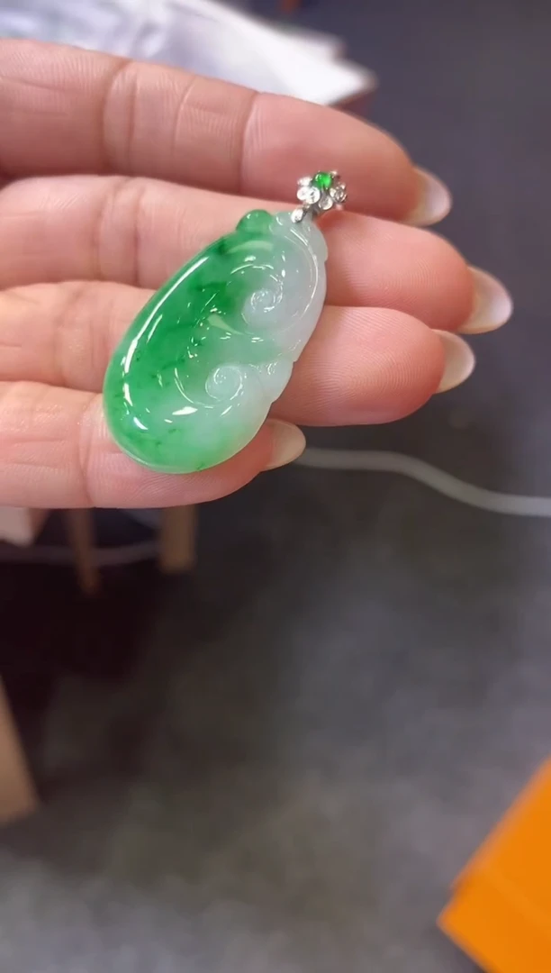 翡翠18K金镶嵌吊坠(不含链)如意