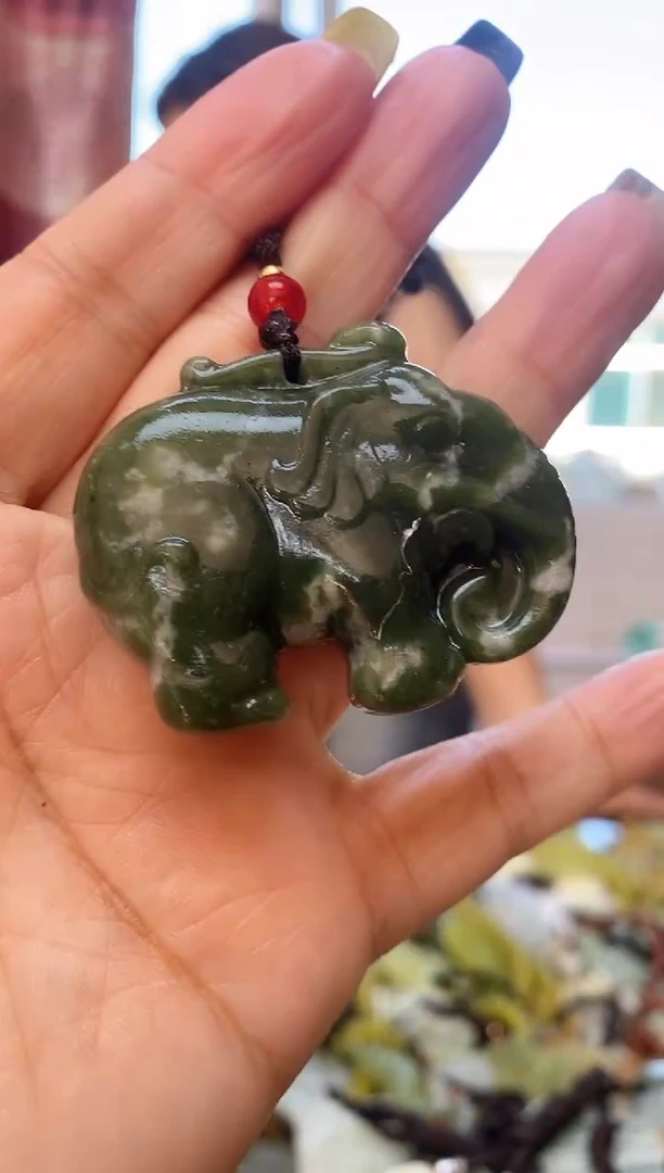 未镶嵌岫玉吊坠