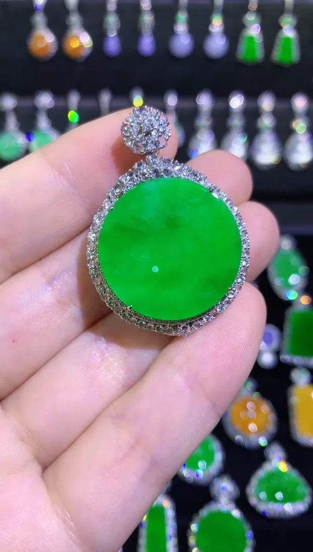 吊坠(不含链)18K金镶嵌翡翠高冰满绿圆无事牌