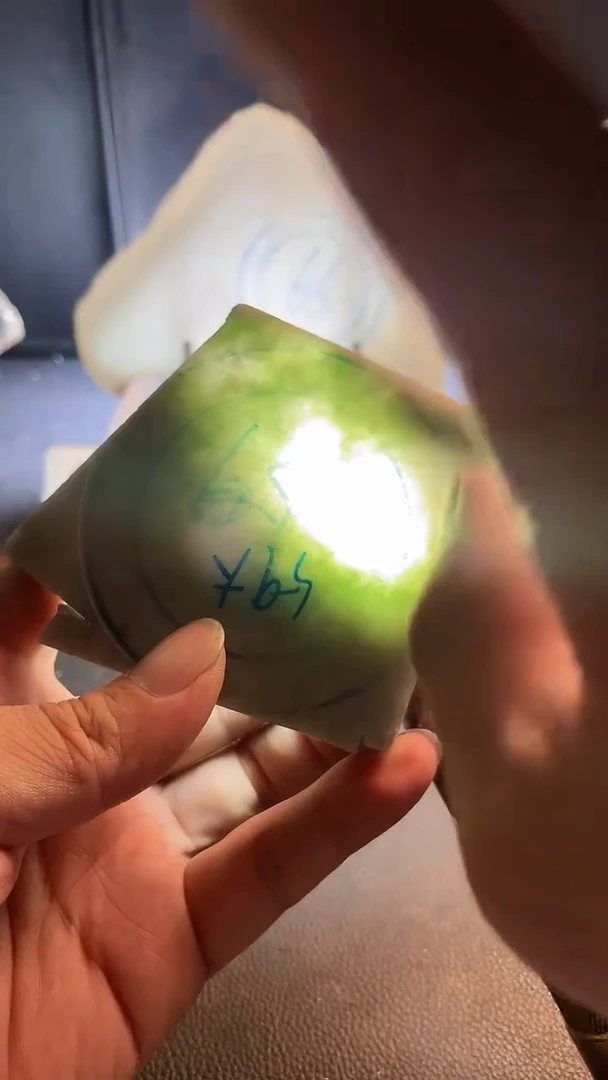 未镶嵌翡翠定制翡翠明**翁翡翠