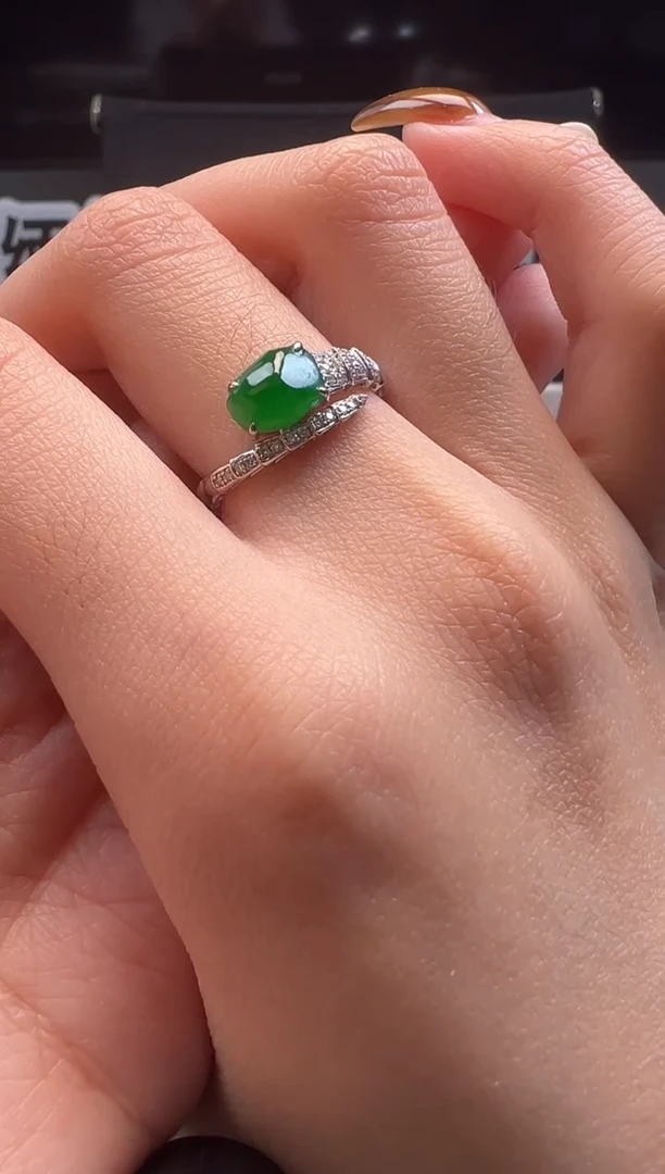 18K金镶嵌戒指翡翠缅甸珠宝严选