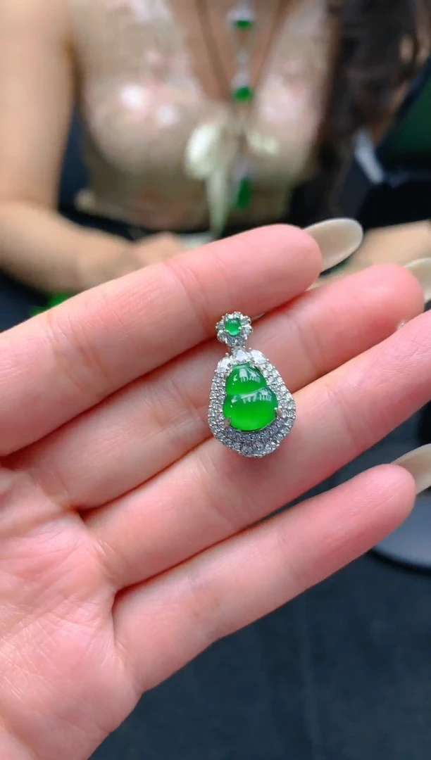 翡翠未镶嵌颈饰天然A货翡翠