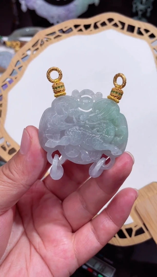 颈饰未镶嵌翡翠吊坠