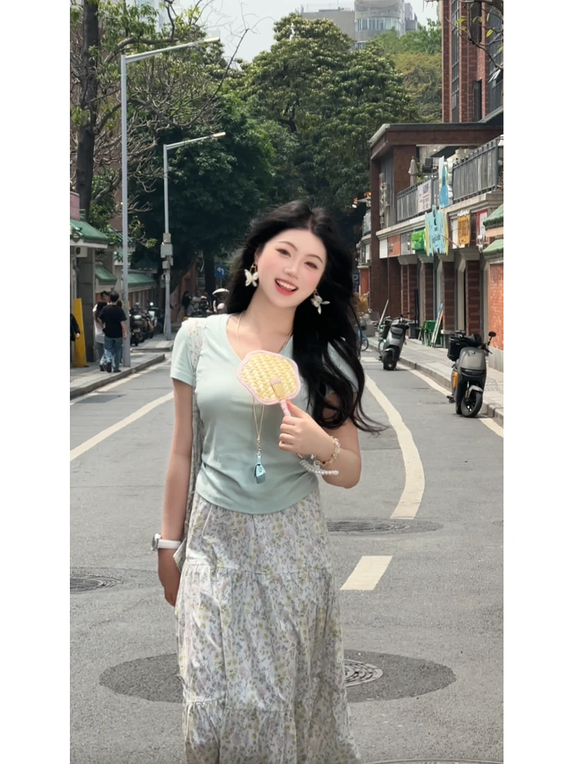 【浪漫恋人】时尚气质显瘦短袖T恤百搭修身上衣+碎花半裙+单肩包
