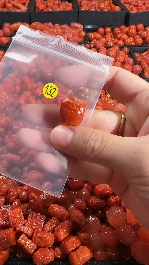 颈饰未镶嵌南红玛瑙1