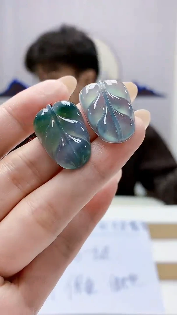 未镶嵌定制翡翠5145MM-毛货两个挂件100