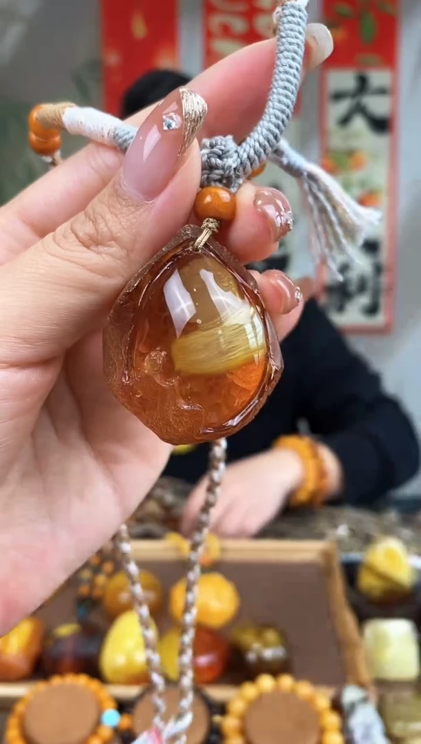 【闪购商品】琥珀裸石未镶嵌基地发货 一物一证 顺丰包邮