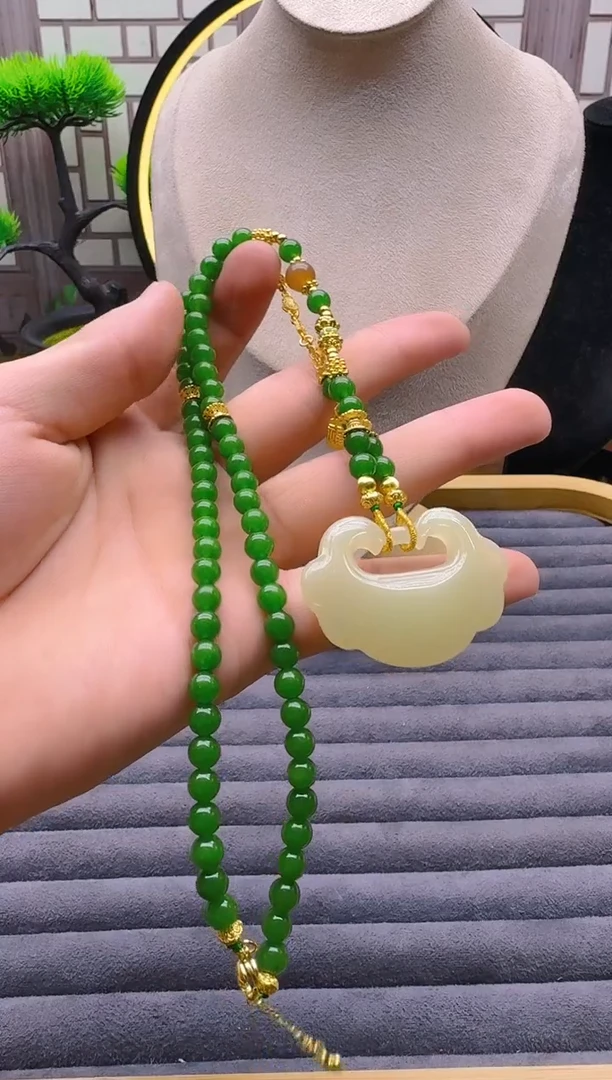 颈饰14K金镶嵌和田玉L88