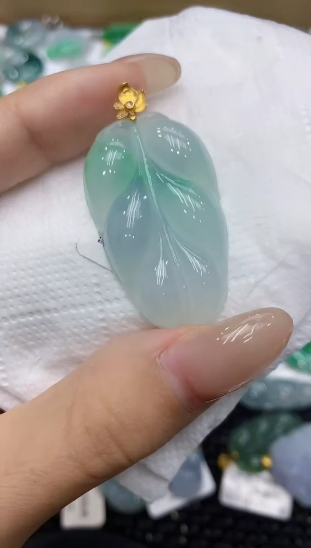 翡翠18K金镶嵌颈饰111111111111