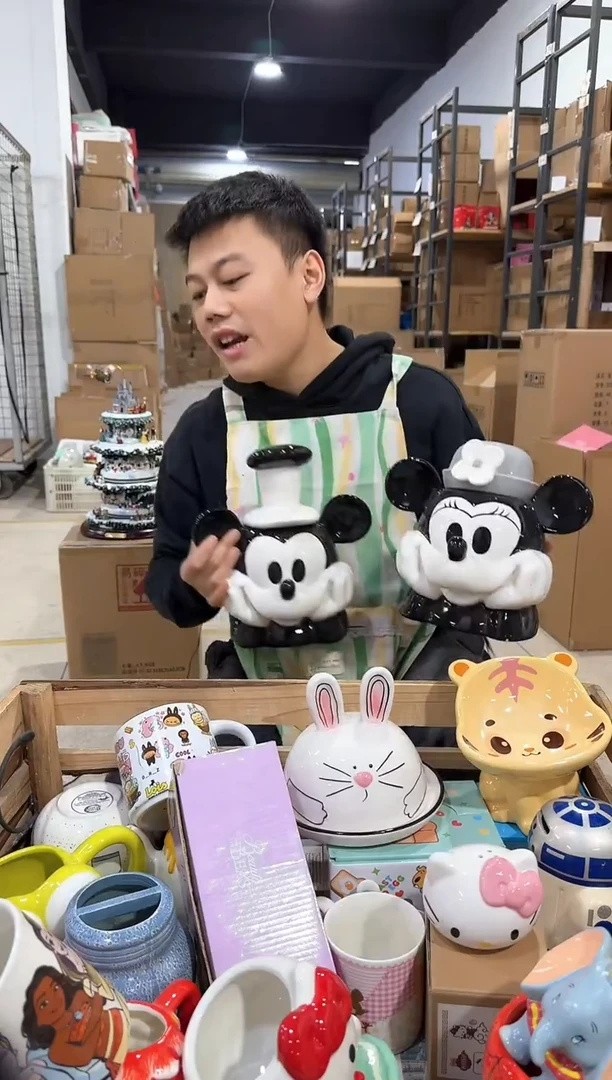 瓷片威力汽船米奇米妮饼干罐一套