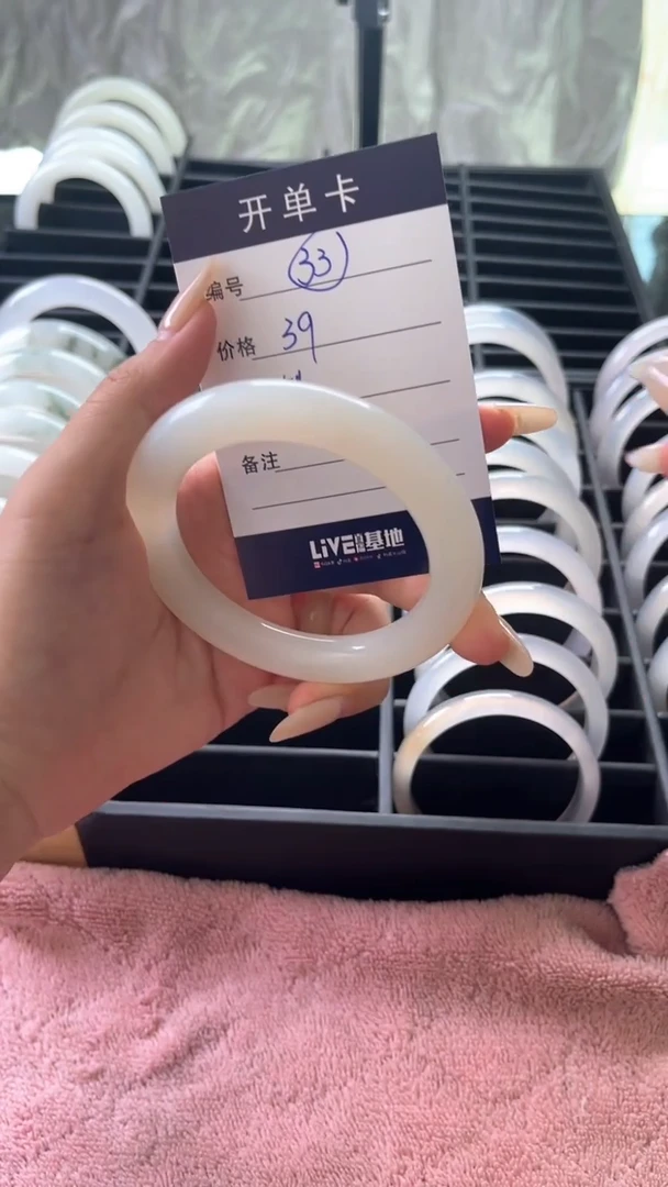 未镶嵌手镯石英岩玉手镯