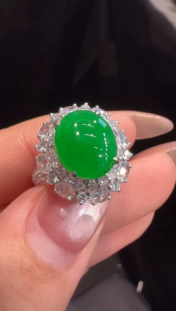 18K金镶嵌戒指翡翠戒指