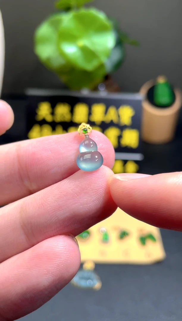 颈饰18K金镶嵌翡翠翡翠A货