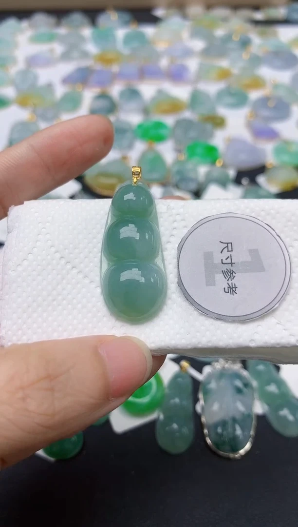 翡翠18K金镶嵌颈饰天然缅甸A货翡翠