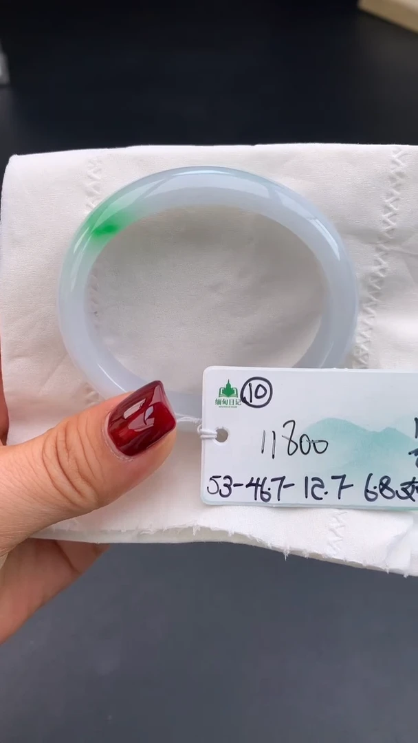 【闪购商品】翡翠手镯未镶嵌 #情人节#送礼，下单联系客服核对地址~