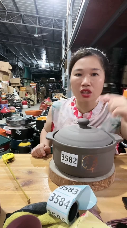 3582瑕疵3.5粗陶锅带盖