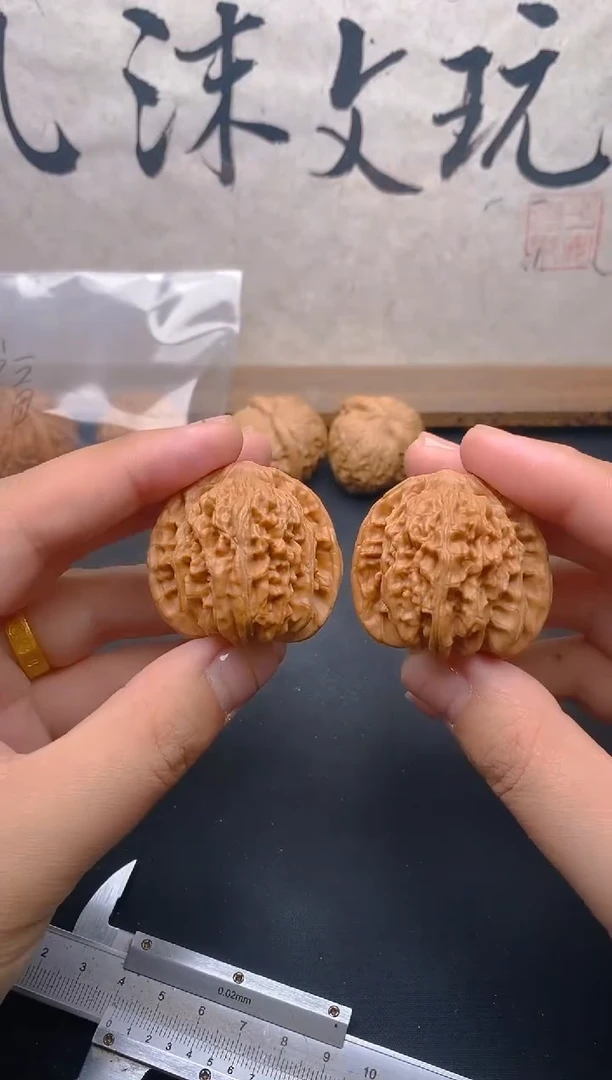 核桃哈*文玩核桃盘山三棱