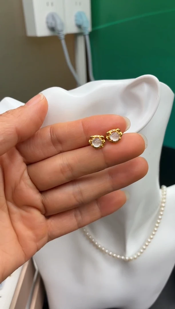 颈饰18K金镶嵌翡翠天然翡翠A货