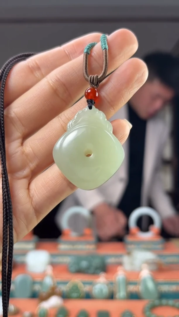 颈饰未镶嵌和田玉佩佩