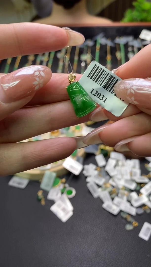 翡翠18K金镶嵌颈饰净货12031