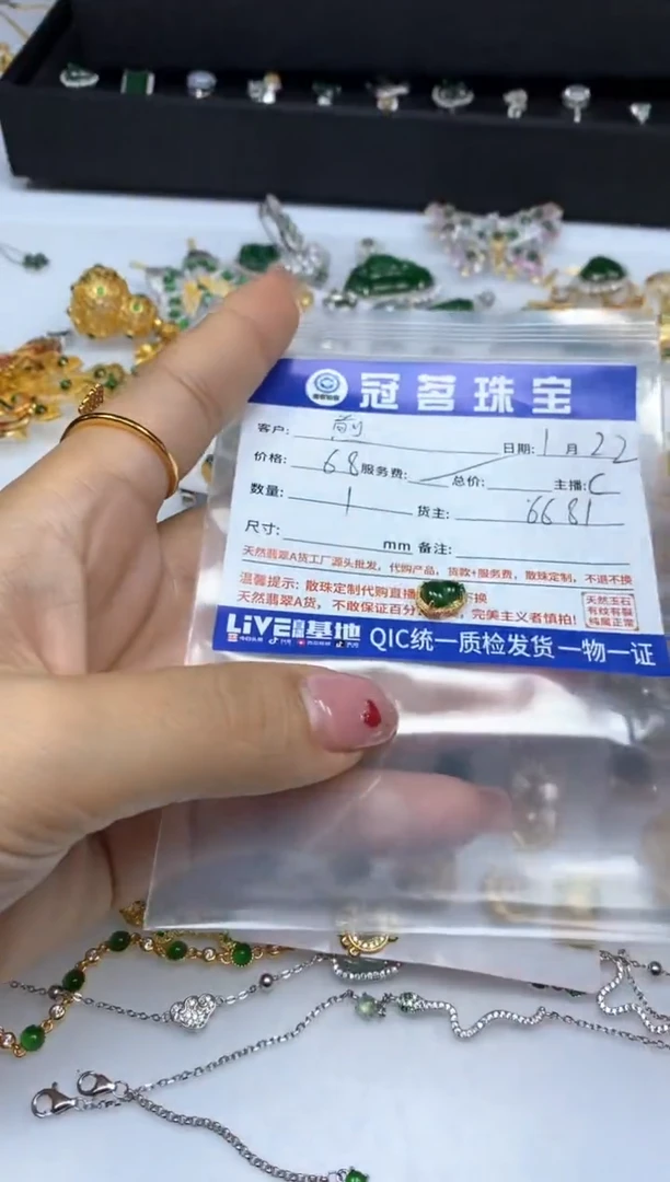 【闪购商品】翡翠手饰银S925镶嵌翡翠 国 标 银 小滴溜