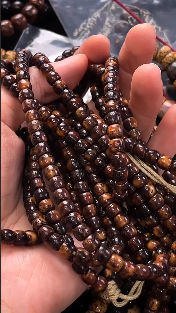 吊坠星月菩提精工级深珀花皮直切6*5长串