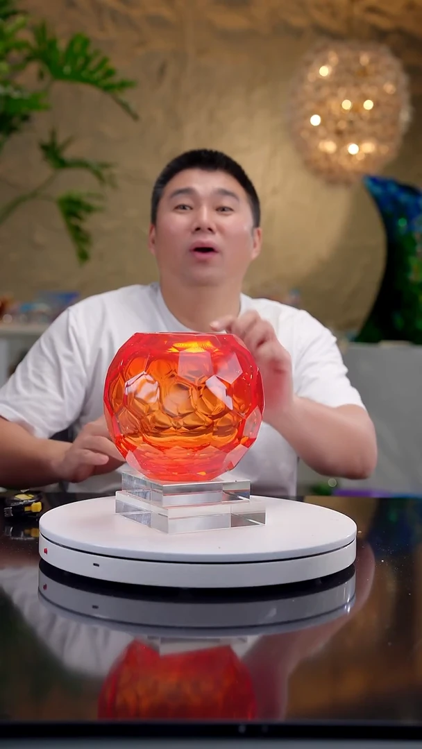 摆件宝石红色球形切面花器