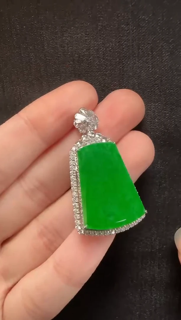 颈饰18K金镶嵌翡翠033无事牌一个