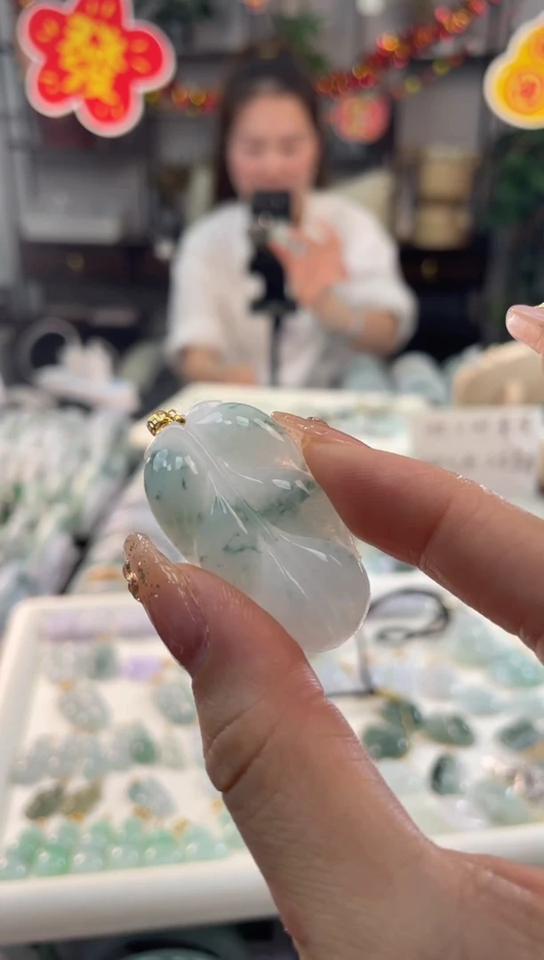 【闪购商品】翡翠吊坠(赠链)18K金镶嵌多样性发货发一件