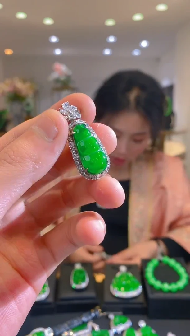 吊坠(赠链)银S925镶嵌翡翠翡翠a货多样性发