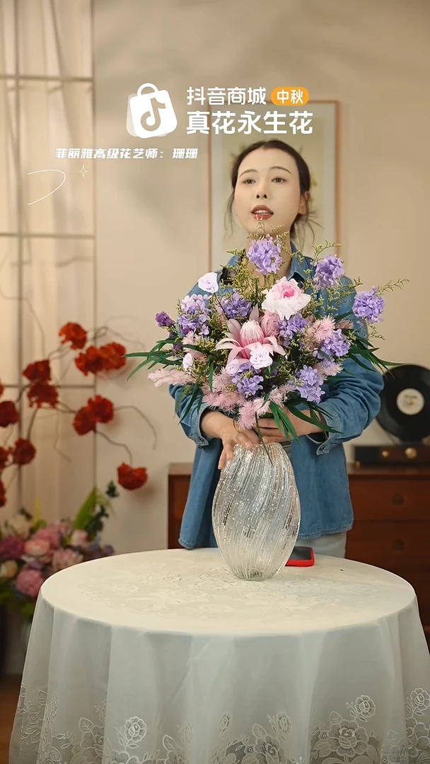 手工艺品琉璃：   花瓶一个 ：        单花束