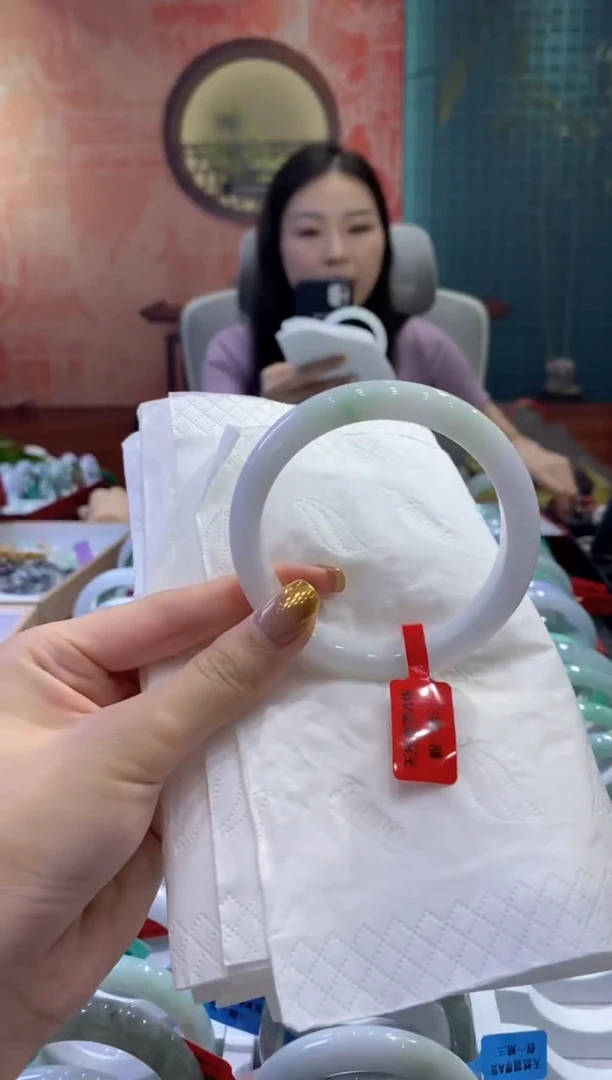 翡翠手镯未镶嵌多人08963