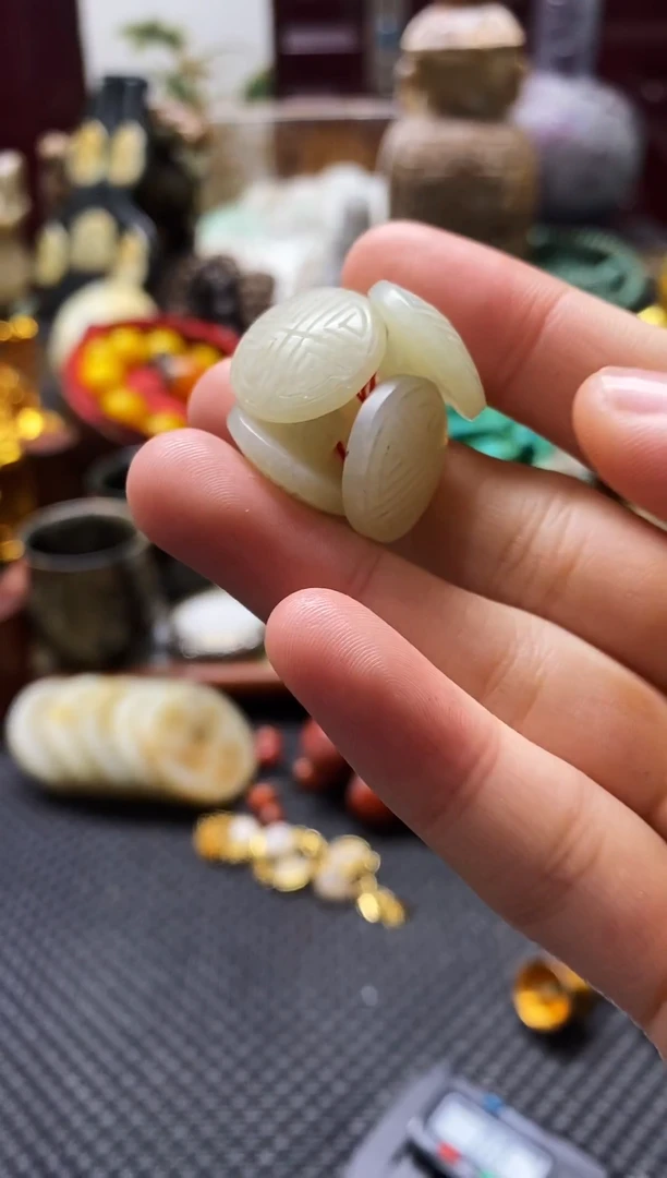 未镶嵌和田玉挂件5个扣子