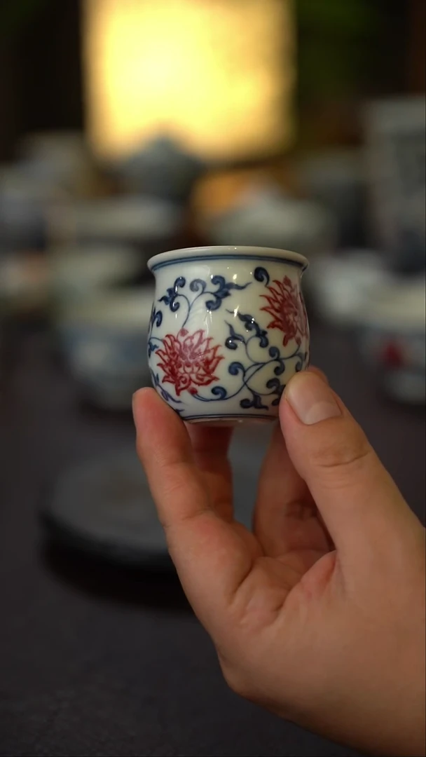 景德镇全手工手绘青花釉里红缠枝莲吨吨杯