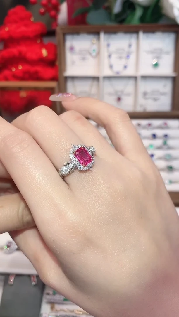 18K金镶嵌戒指尖晶石1.53ct/天然宝石/七天无理由